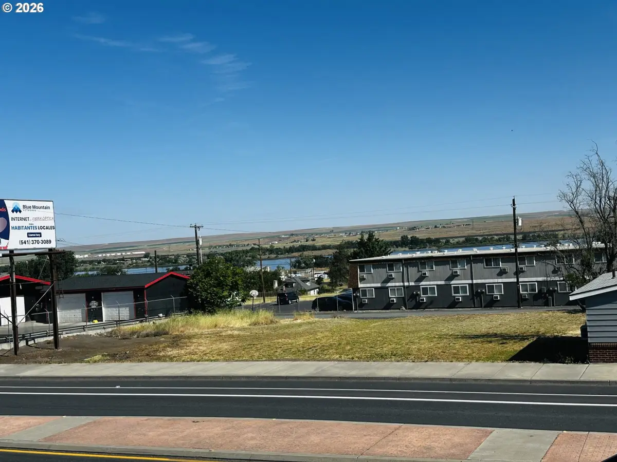 6th St, Umatilla, OR 97882 - #1