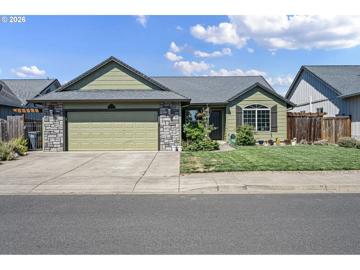 1373 Creswood Dr, Creswell, OR 97426 - #1