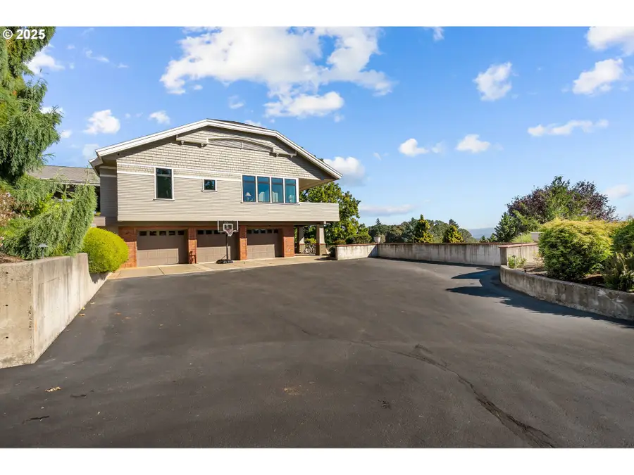 3252 S Mount Kuebler Dr, Salem, OR 97302 - Image #3