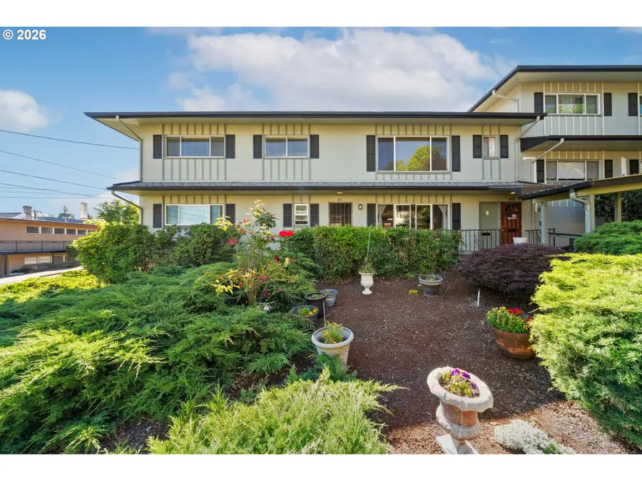 821 SE Mosher Ave, Roseburg, OR 97470 - #2