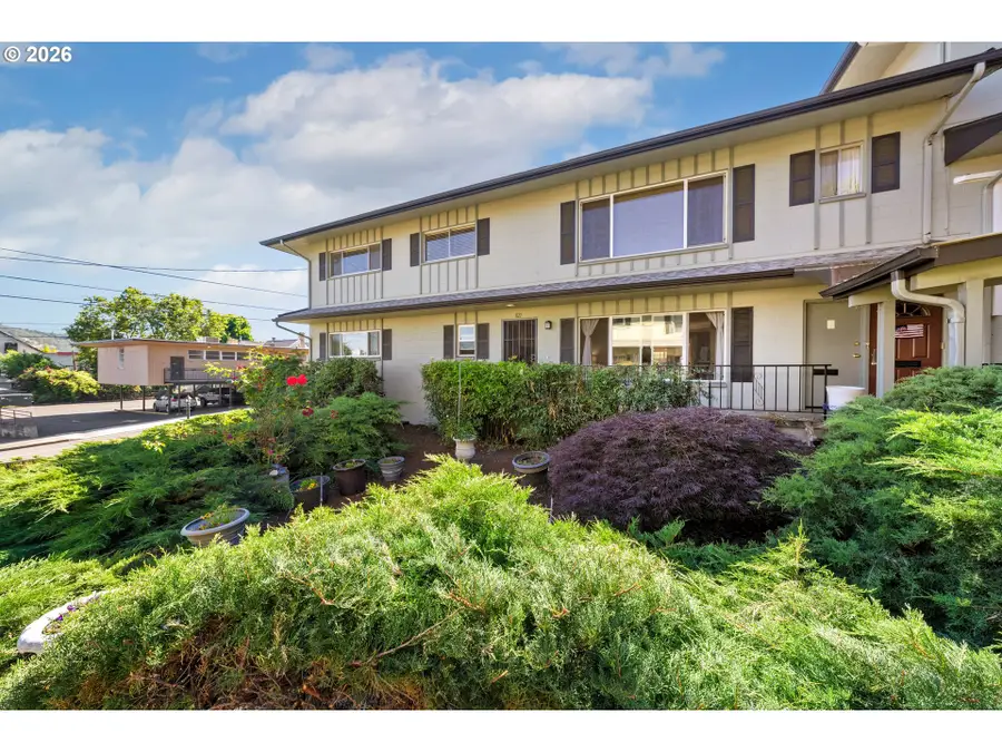 821 SE Mosher Ave, Roseburg, OR 97470 - #3