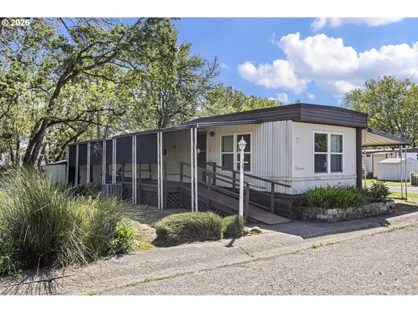 101 Athena Ln, Roseburg, OR 97470
