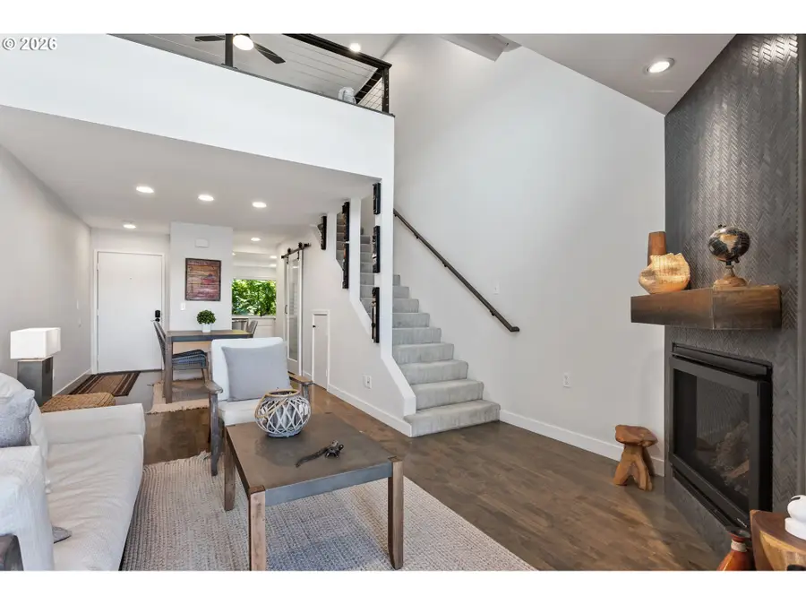 118 N Hayden Bay Dr, Portland, OR 97217 - #2