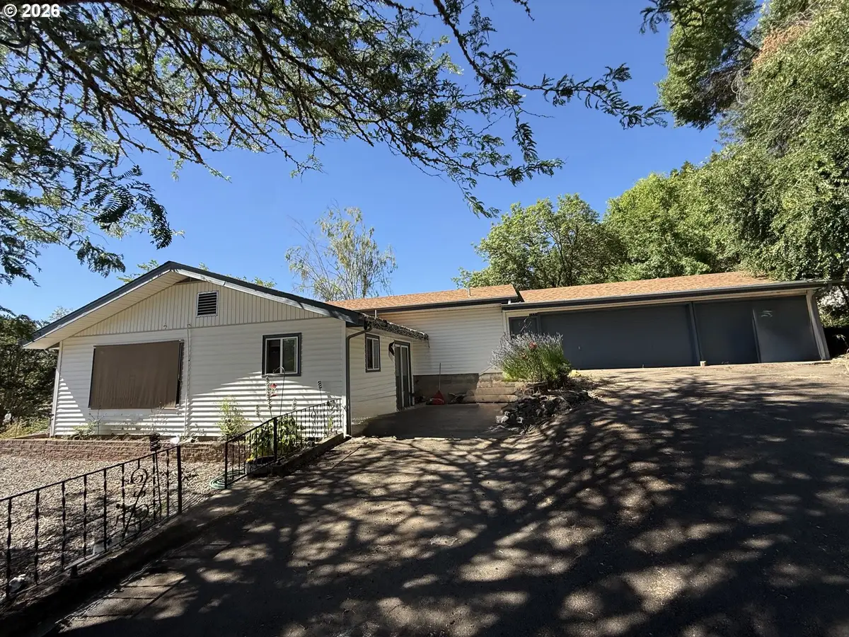 150 SW Brantley Dr, Winston, OR 97496 - #1