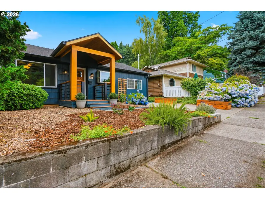 2057 SE 72nd Ave, Portland, OR 97215 - #2