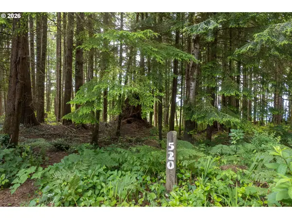 520 Oceanview Ln, GlenedenBeach, OR 97388