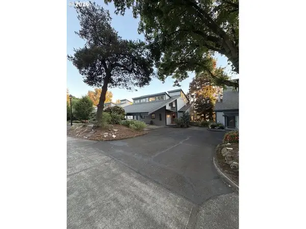 616 N Tomahawk Island Dr, Portland, OR 97217