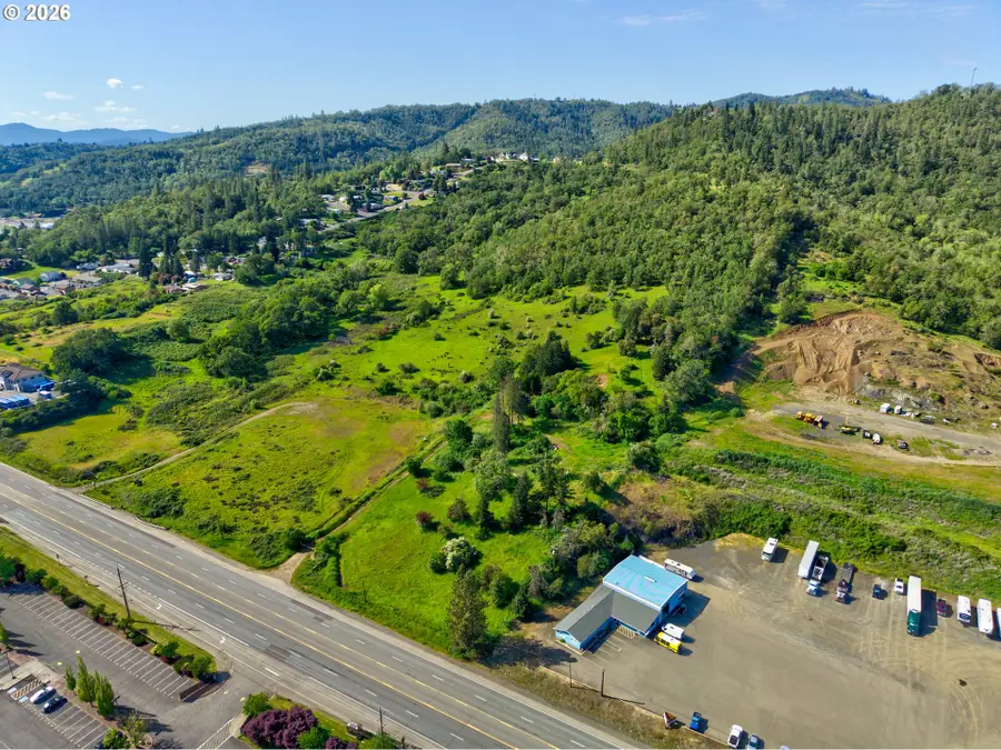 3314 NE Diamond Lake Blvd, Roseburg, OR 97470 - #3