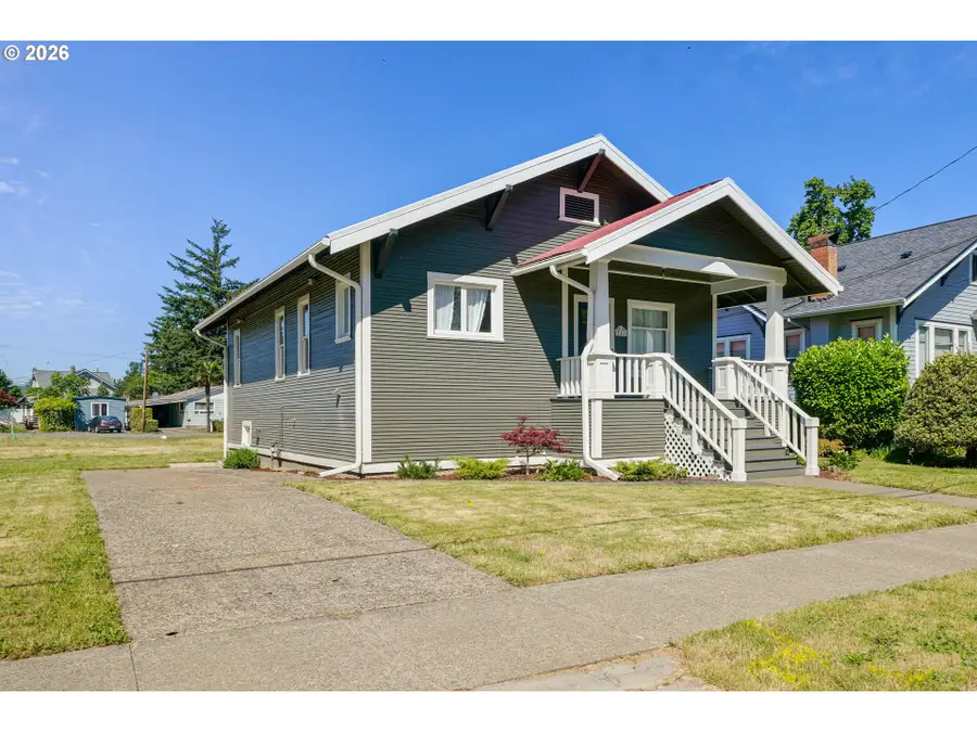 241 Mill St, Silverton, OR 97381 - #2