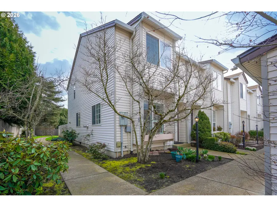 9348 SW Sutton Pl, Tigard, OR 97223 - #2