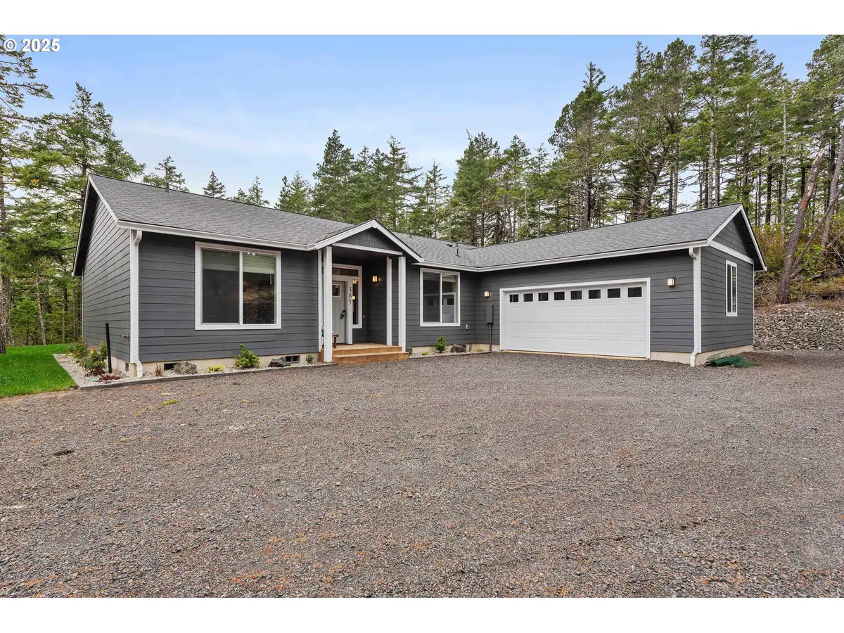 385 Pacific Dunes Dr, North Umpqua, OR 97459 - Image #1