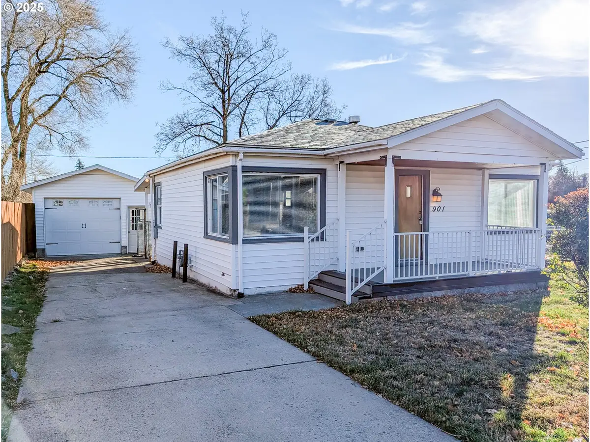 901 2nd St, La Grande, OR 97850 - Image #1