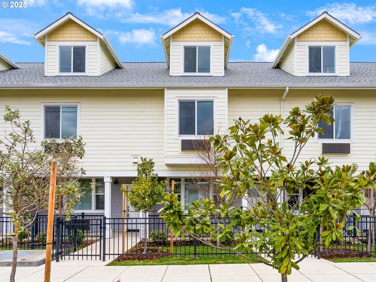 10829 E Burnside St, Portland, OR 97216 - Image #1