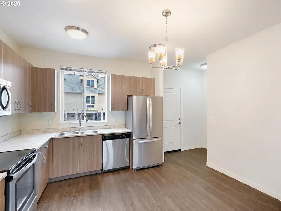 10829 E Burnside St, Portland, OR 97216 - Image #3