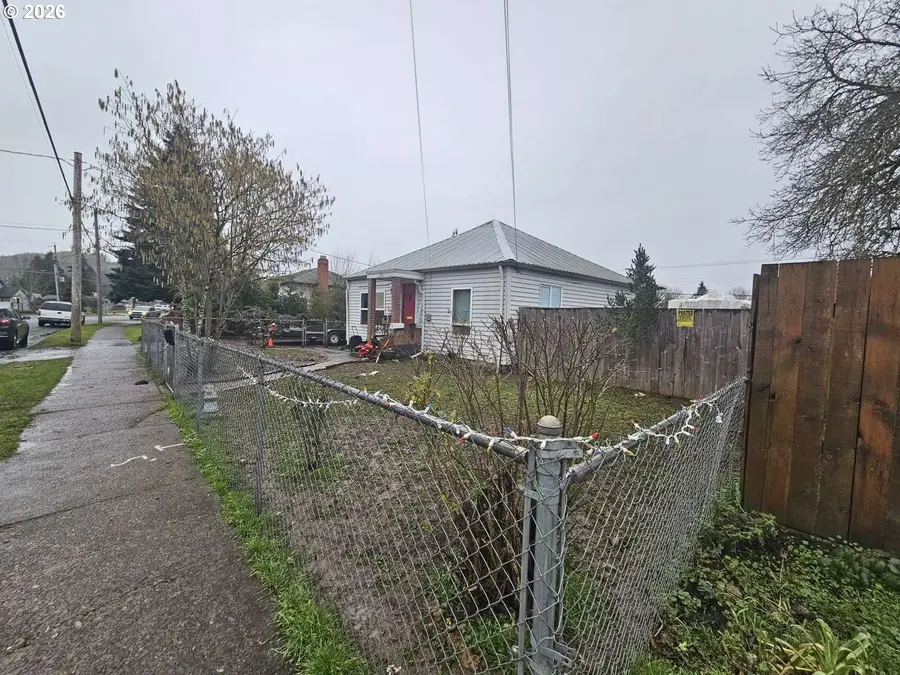 216 NE Yamhill St, Sheridan, OR 97378 - #2