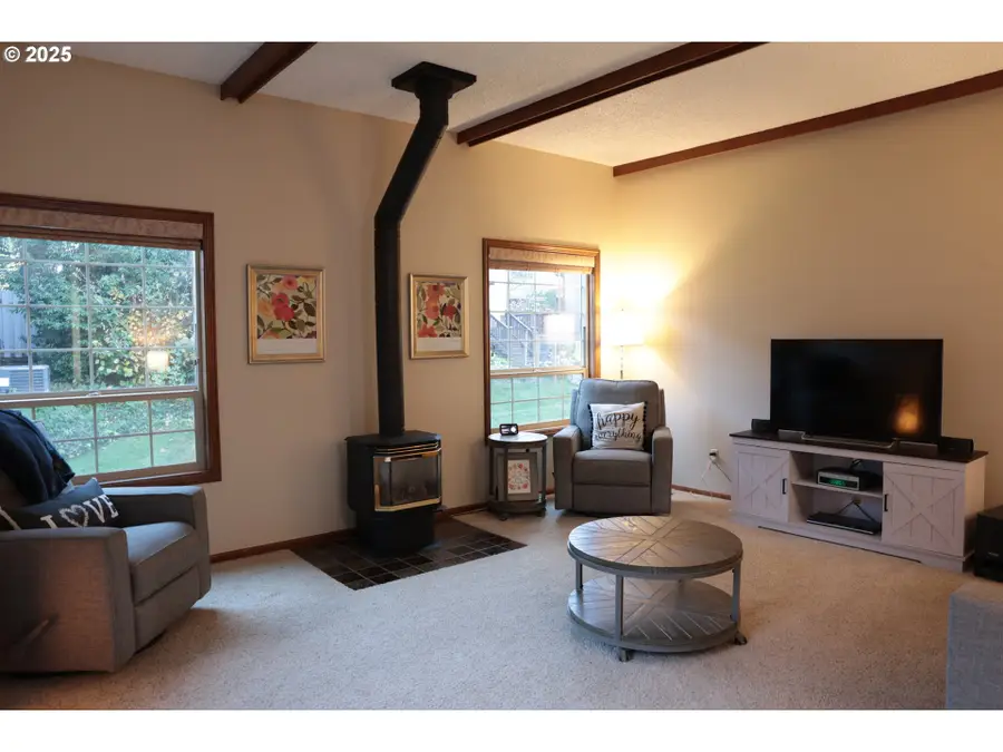 1110 NW Springwood Ln, McMinnville, OR 97128 - Image #3