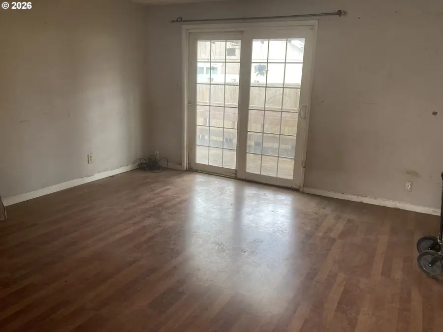 645 S 14th St, Cottage Grove, OR 97424 - #2