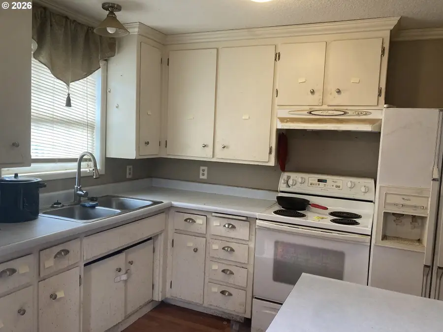 645 S 14th St, Cottage Grove, OR 97424 - #3