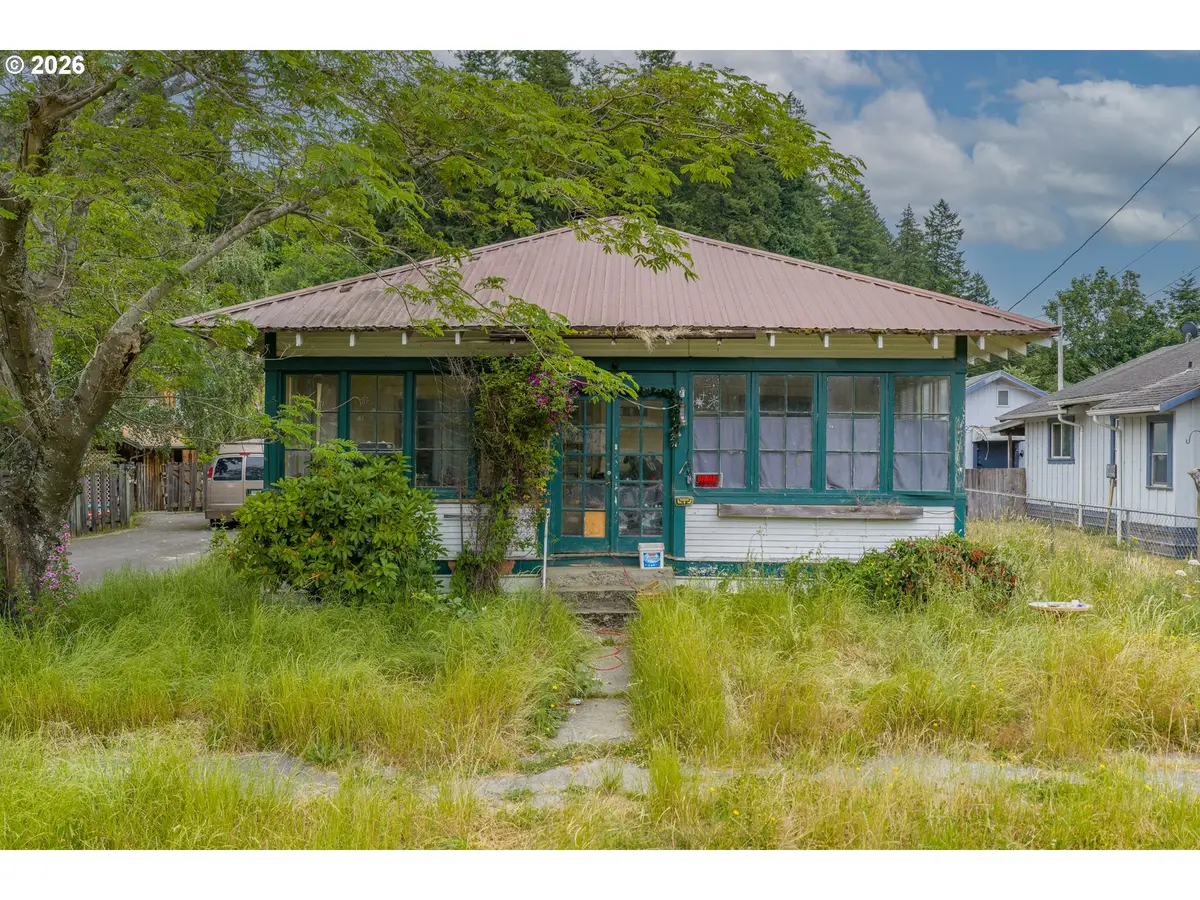 360 4th Ave, Powers, OR 97466 - #1