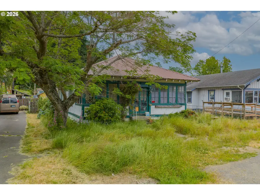 360 4th Ave, Powers, OR 97466 - #2