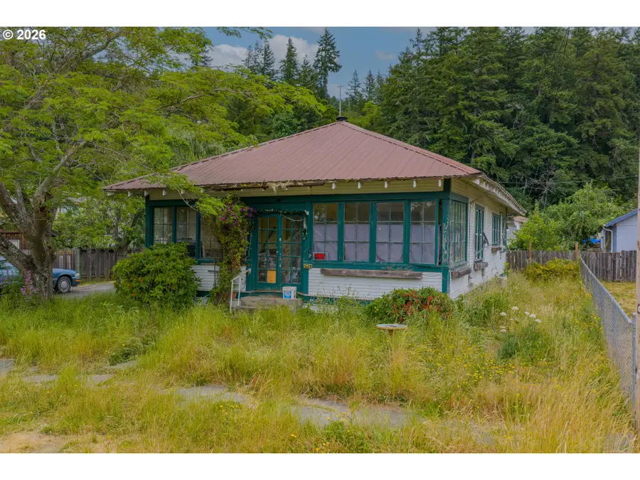 360 4th Ave, Powers, OR 97466 - #3