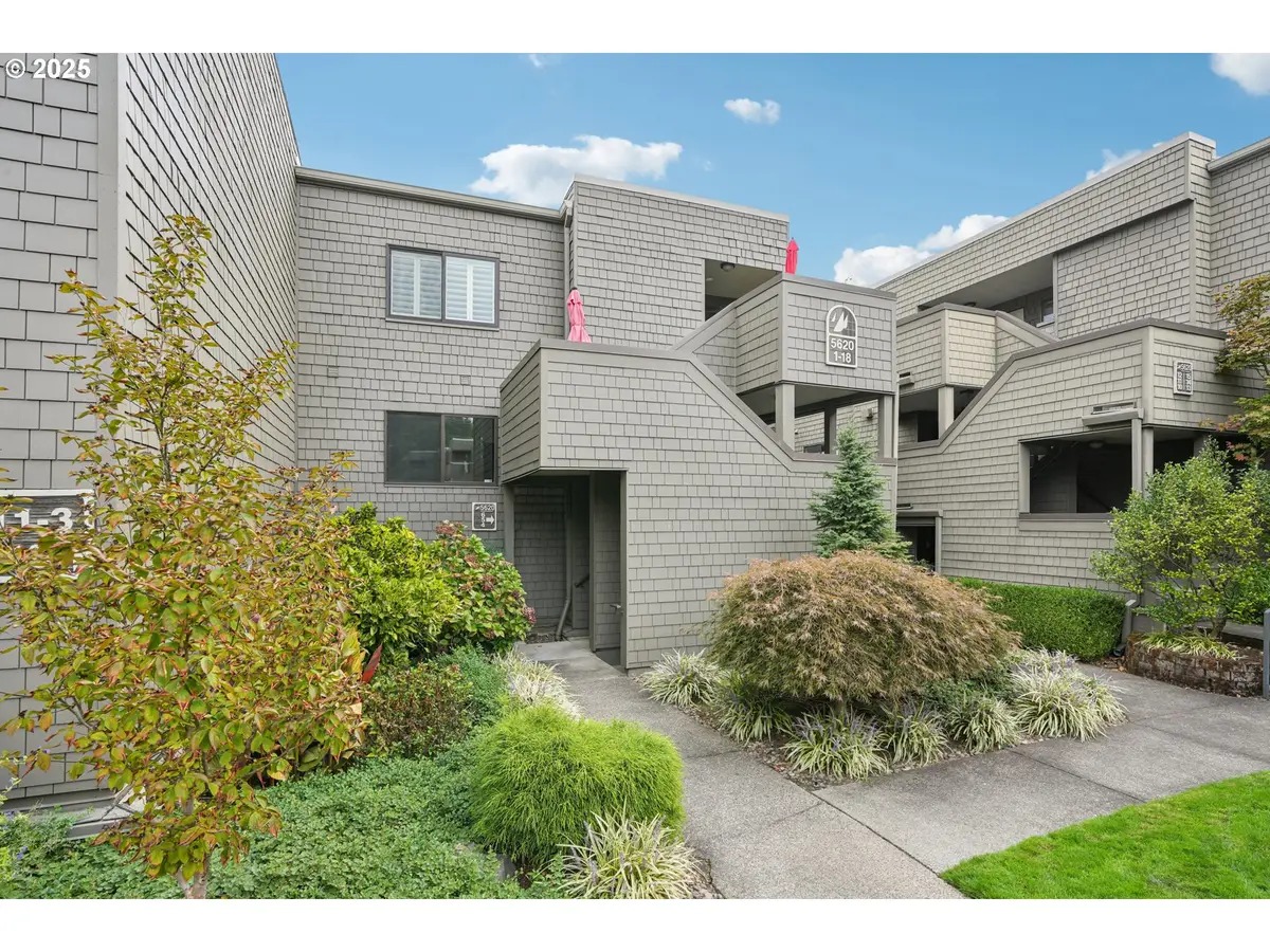 5620 S Riverside Ln, Portland, OR 97239 - Image #1