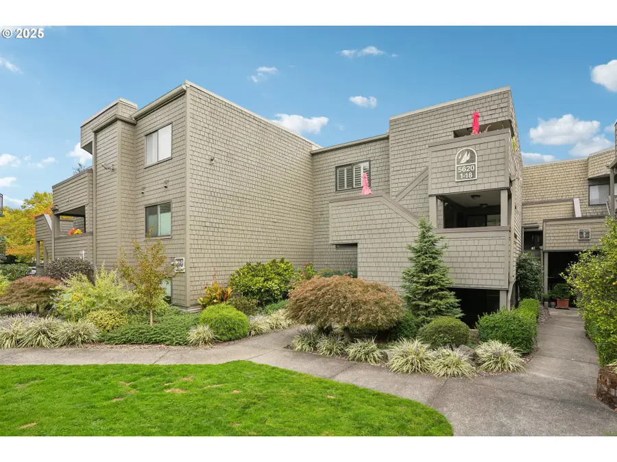5620 S Riverside Ln, Portland, OR 97239 - Image #2