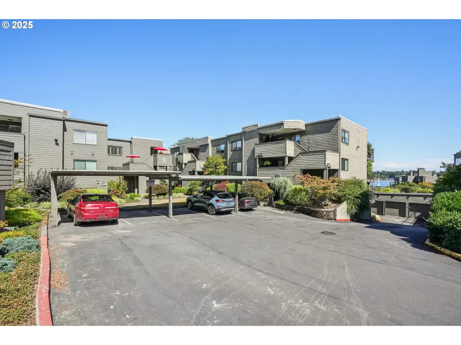 5620 S Riverside Ln, Portland, OR 97239 - Image #3