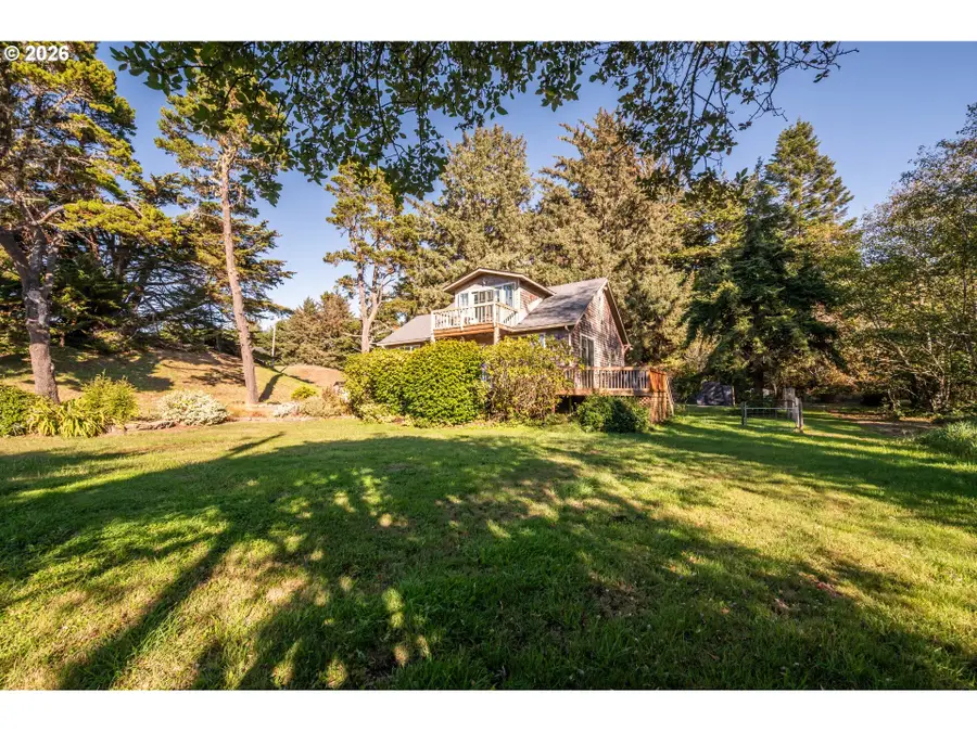 1218 Riverside Dr, Bandon, OR 97411 - #3