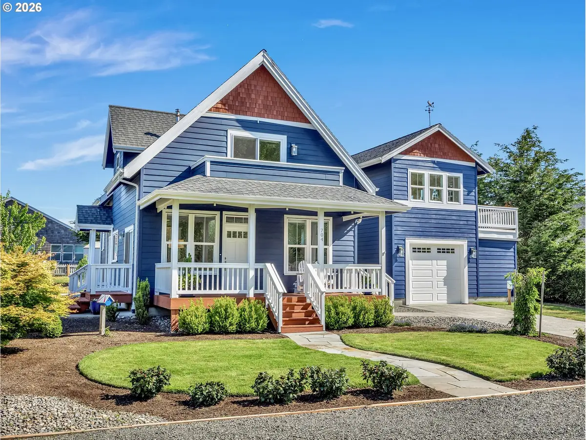 704 10th St, Gearhart, OR 97138 - #1