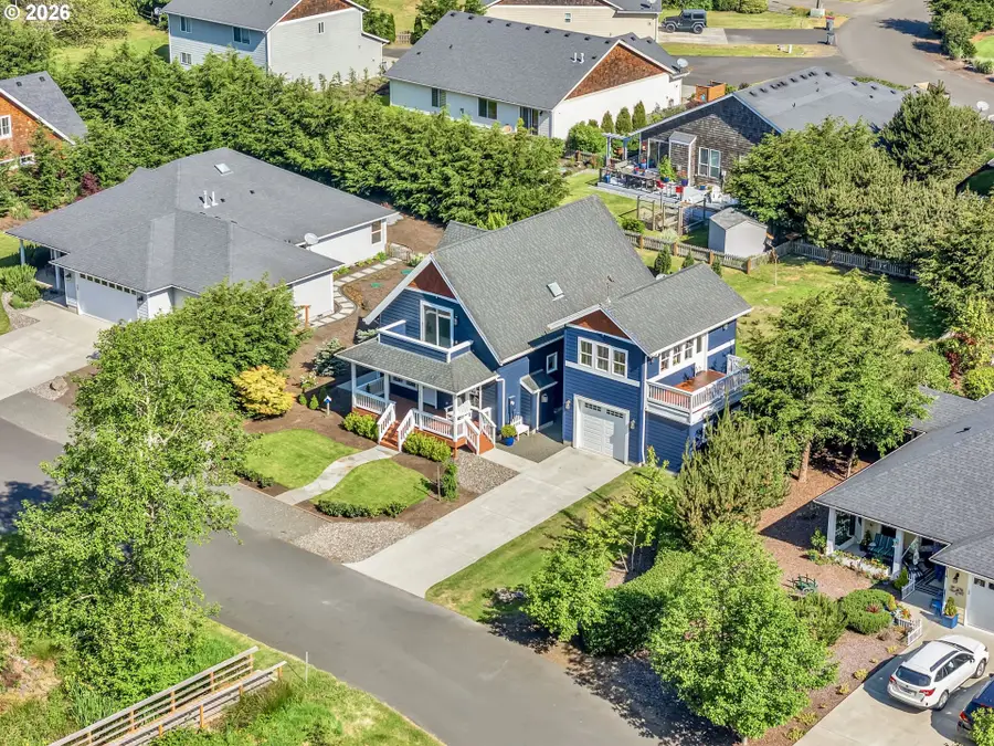 704 10th St, Gearhart, OR 97138 - #3