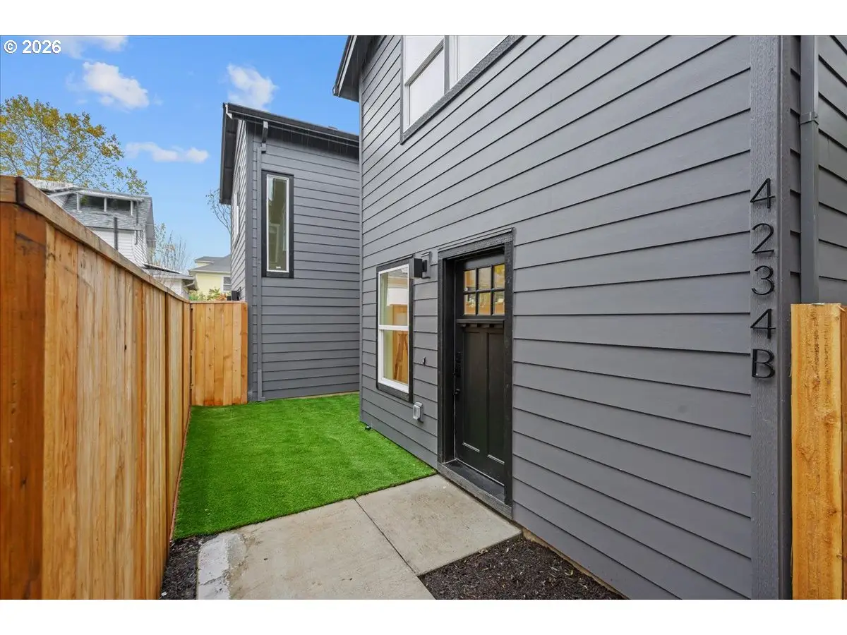 4234 SE Yamhill St #2, Portland, OR 97215 - Image #1