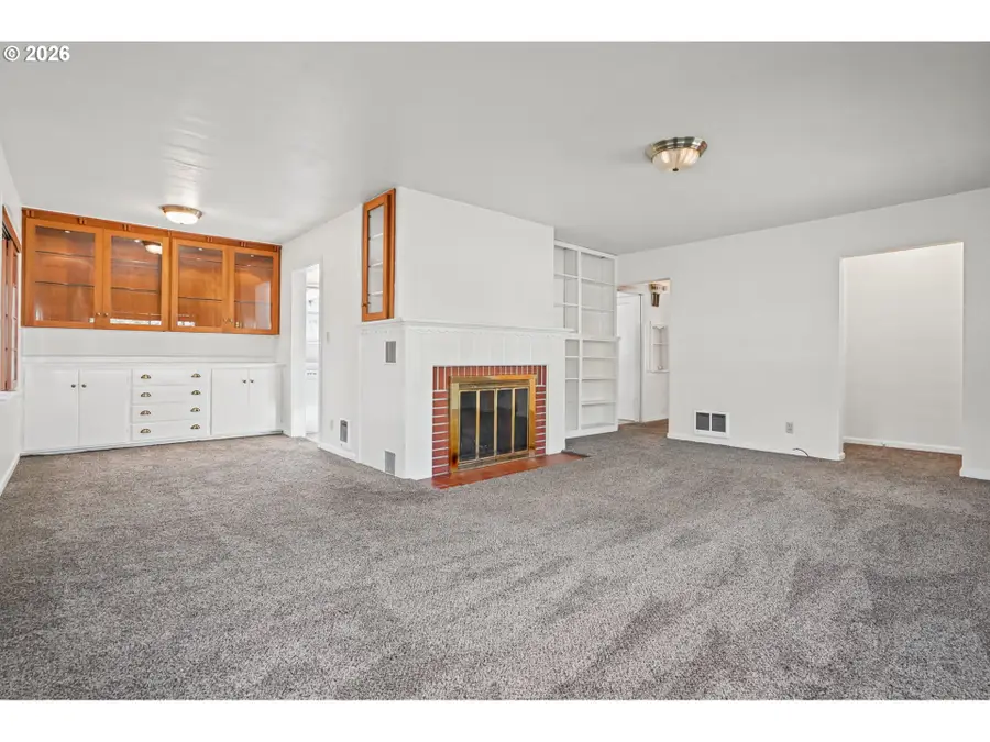 890 E 22nd Ave, Eugene, OR 97405 - #3