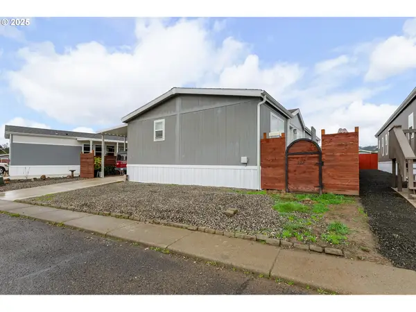 222 NW Broc Dr, Winston, OR 97496