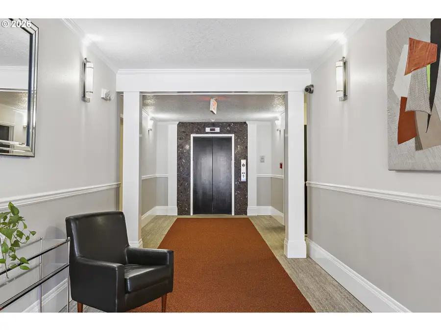 4320 S Corbett Ave #102, Portland, OR 97239 - #3