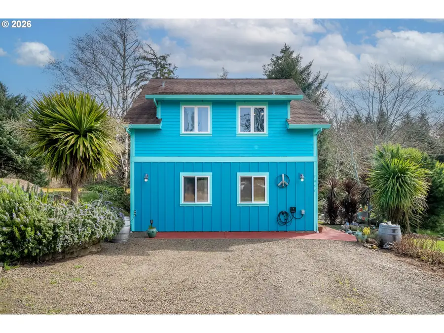 1055 Phelps St, Tillamook, OR 97141 - #2