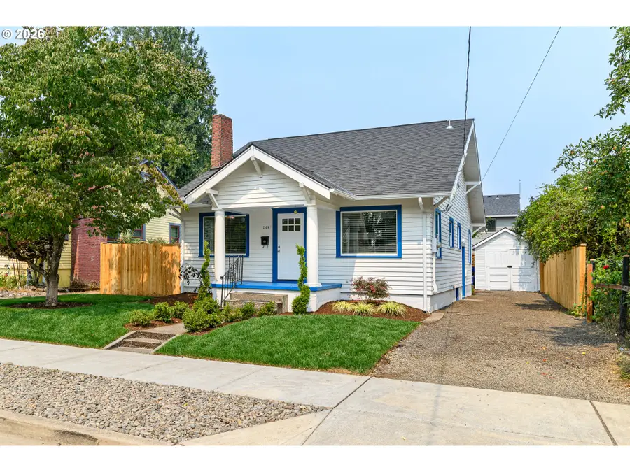 240 E Clarendon St, Gladstone, OR 97027 - #2
