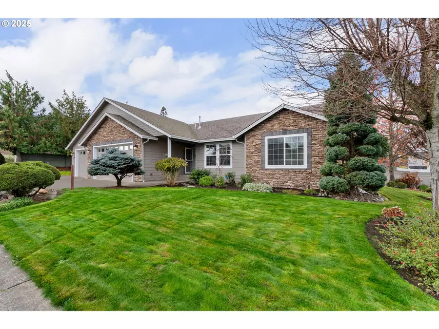 351 Ashwood St, Sutherlin, OR 97479 - Image #3