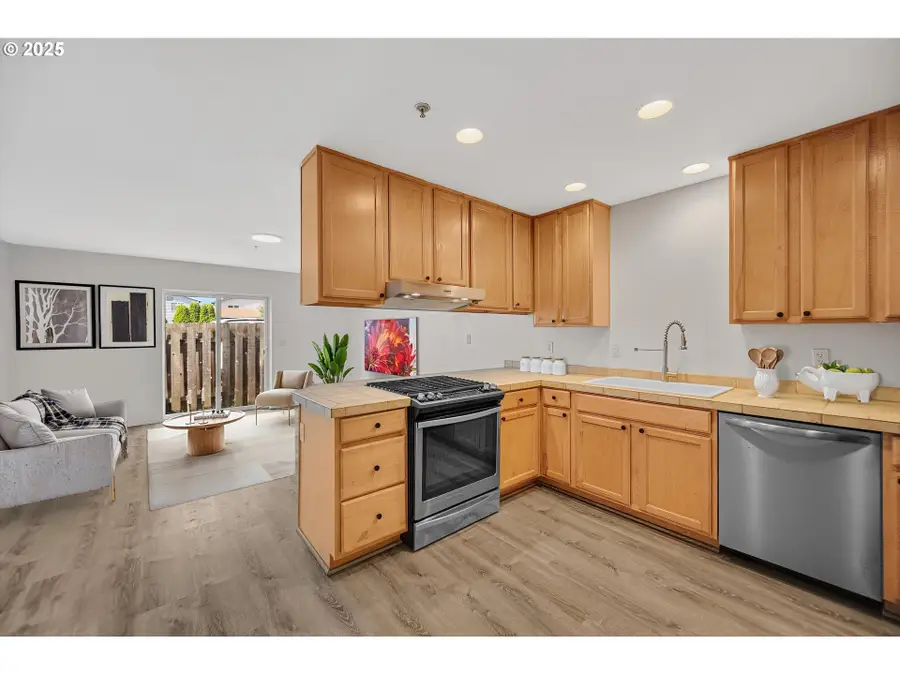 8819 SE Ellis St, Portland, OR 97266 - Image #2