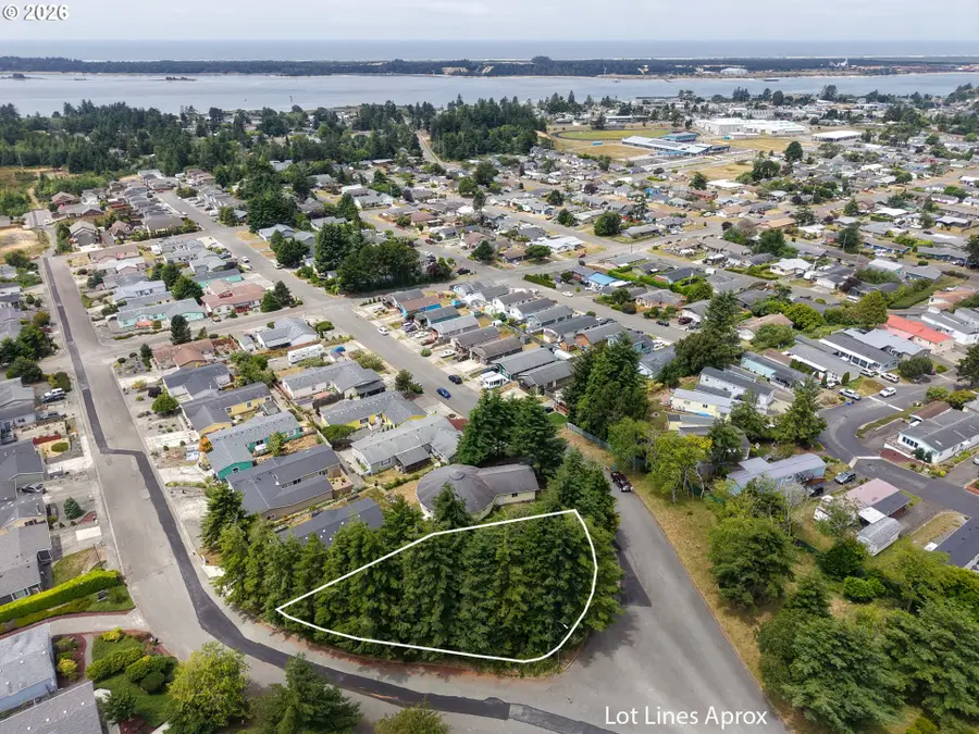 1111 Blanco Ave, Coos Bay, OR 97420 - #2