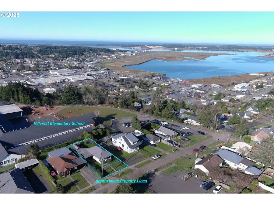 2260 Meade St, North Bend, OR 97459 - Image #3