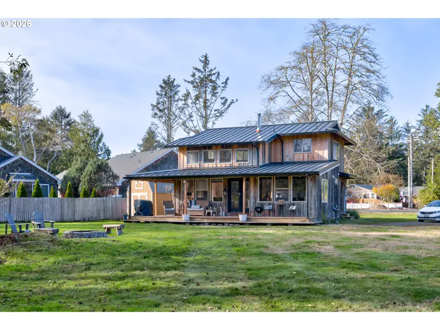 1106 30th St, Seaview, WA 98644 - #2