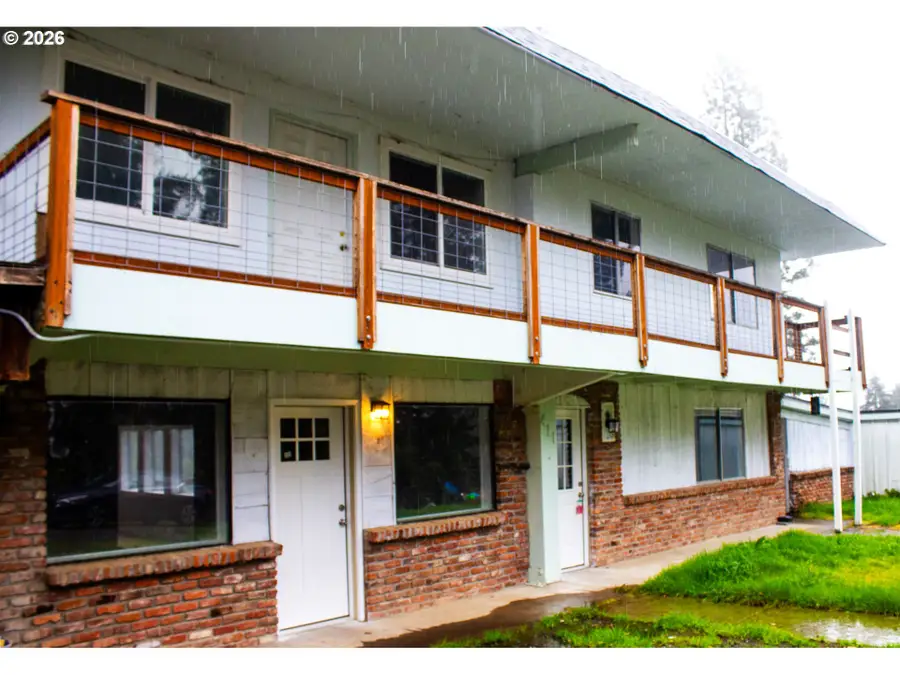 411 Upper Terrace Ln, Glide, OR 97443 - #2