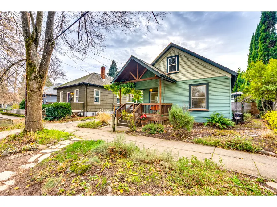 1566 SE Sherrett St #A, Portland, OR 97202 - Image #2