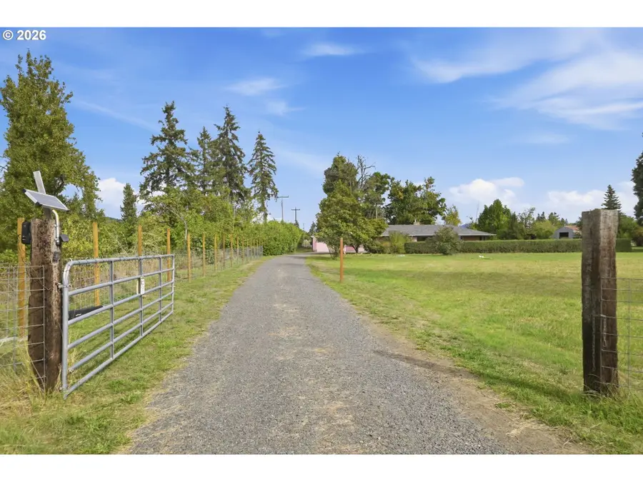 84587 Hilltop Dr, Pleasant Hill, OR 97455 - #3