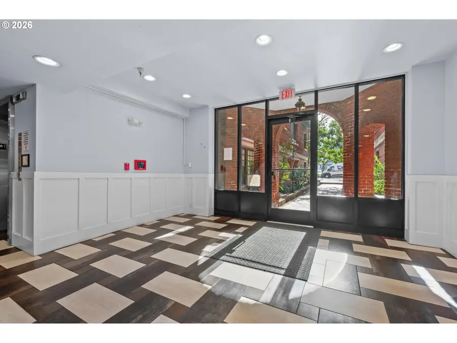 1829 NW Lovejoy St #305, Portland, OR 97209 - #3