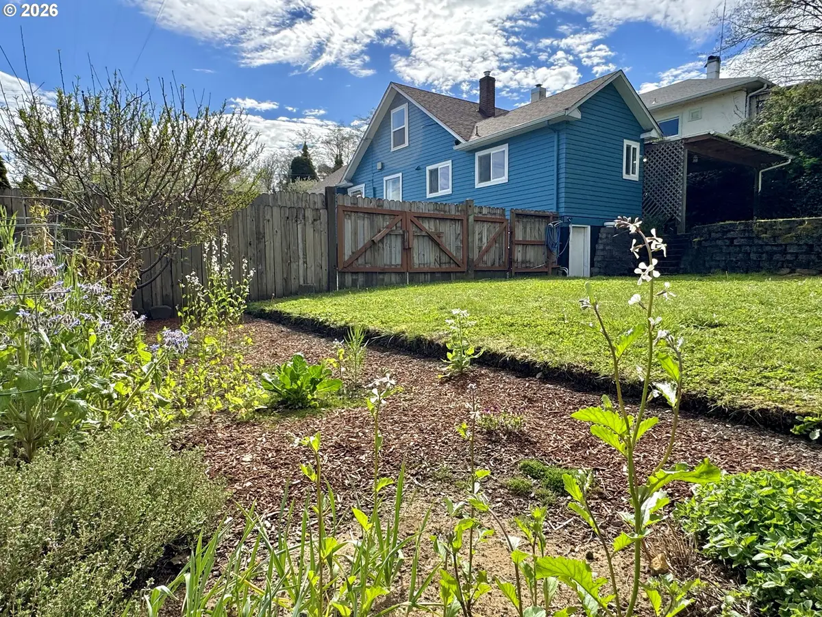 369 S 10th St, Coos Bay, OR 97420 - #1