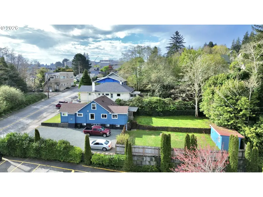 369 S 10th St, Coos Bay, OR 97420 - #2
