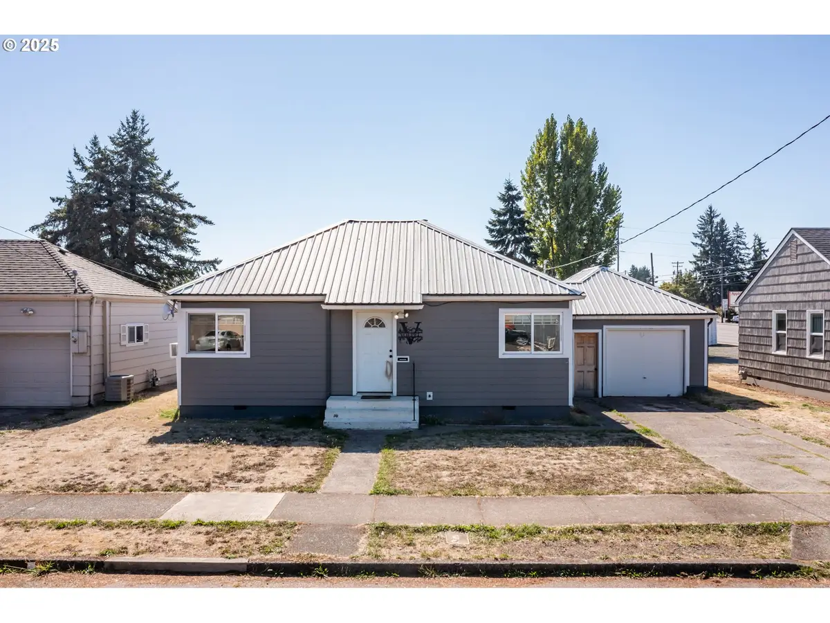 24 E Pine St, Lebanon, OR 97355 - Image #1