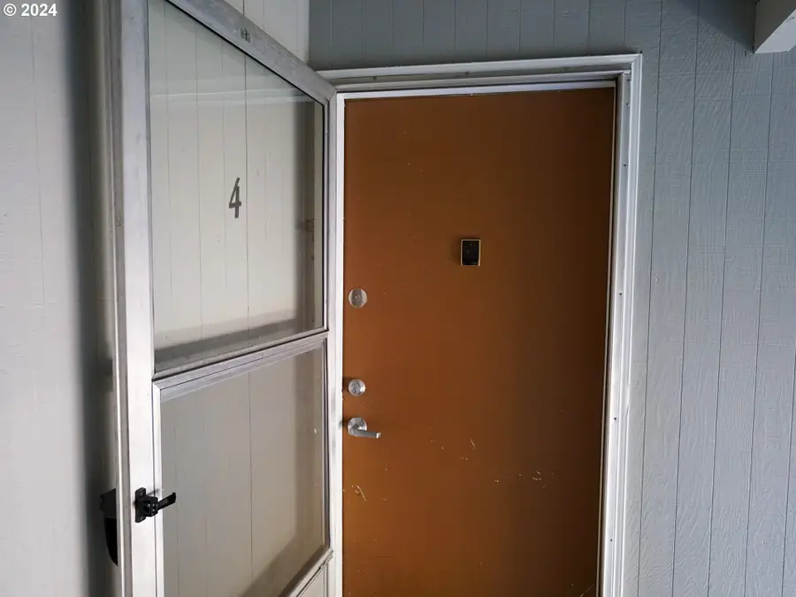 2700 SE 138th Ave, Portland, OR 97236 - #3